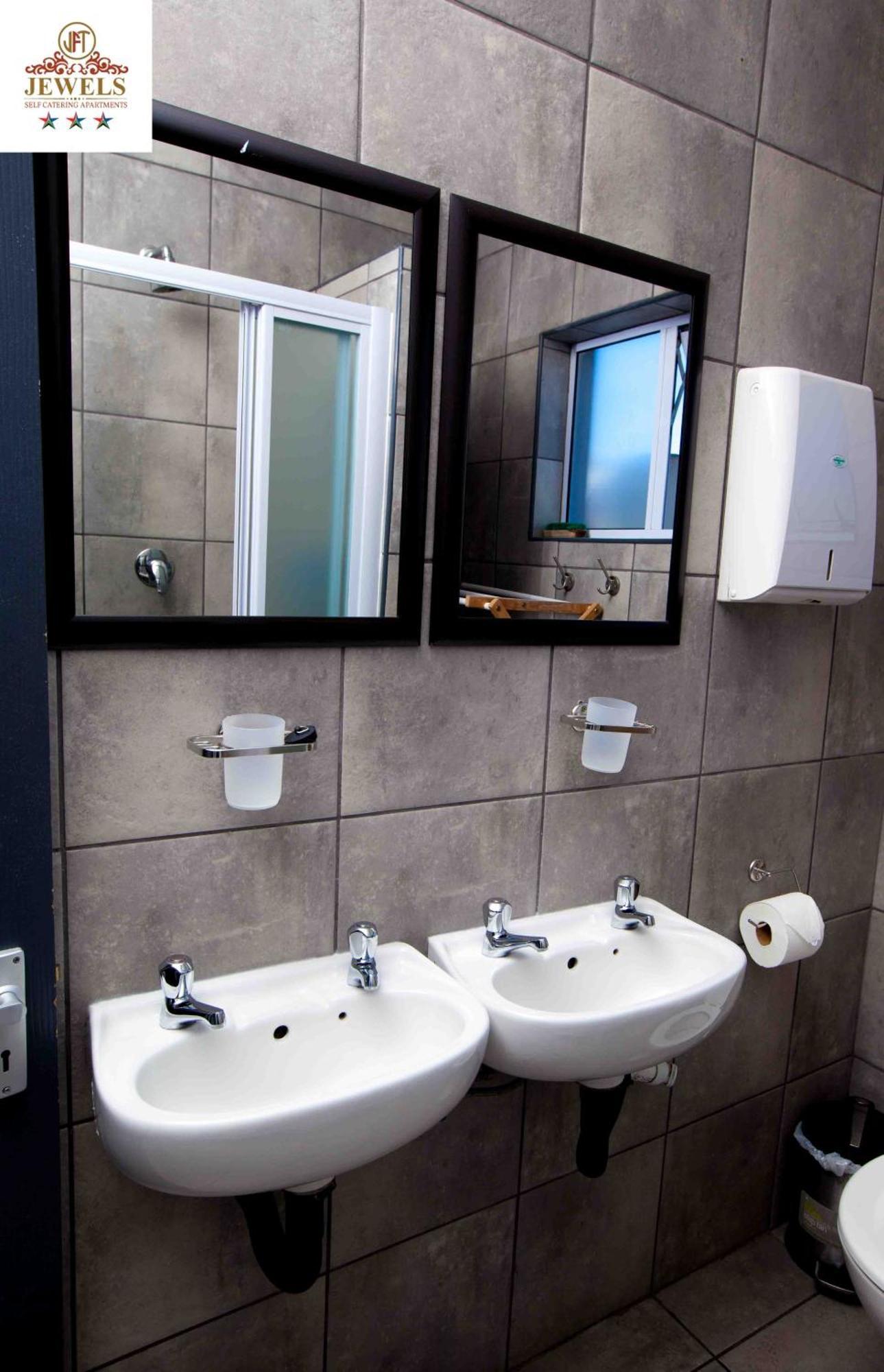 Bed and Breakfast JFT self catering units East London Exterior foto